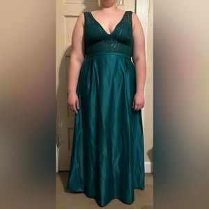 EVER PRETTY size 18 (NWT) green